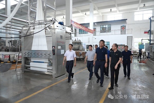 王启武走访部分园区企业并督导中央第五生态环保督察组交办信访件办理工作