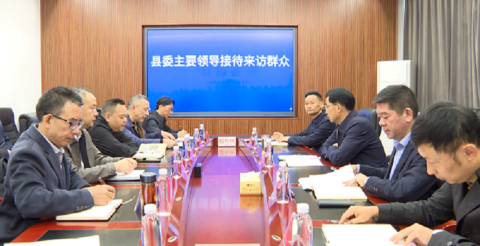 王启武在澧县信访局坐班接访