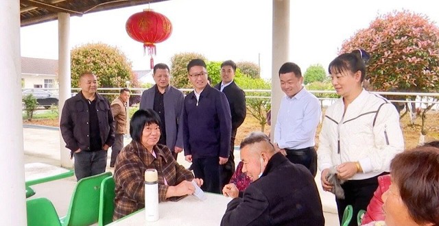 冷亮调研养老服务工作