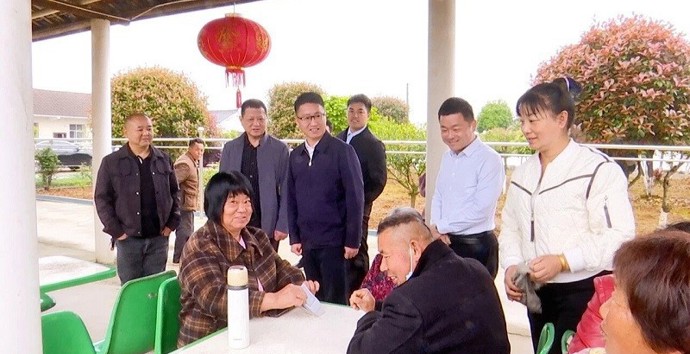 冷亮调研养老服务工作