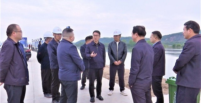 冷亮督导防汛备汛工作