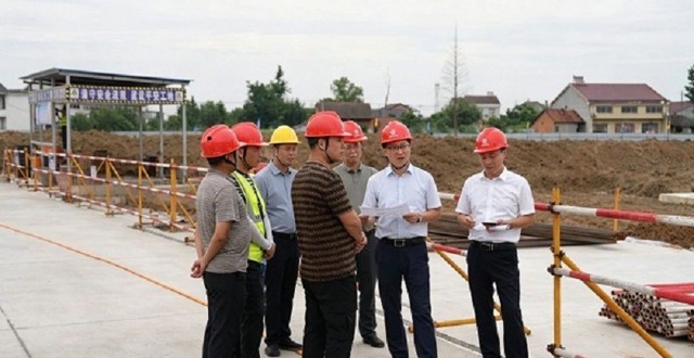 冷亮督导重点在建项目建设及安全生产工作