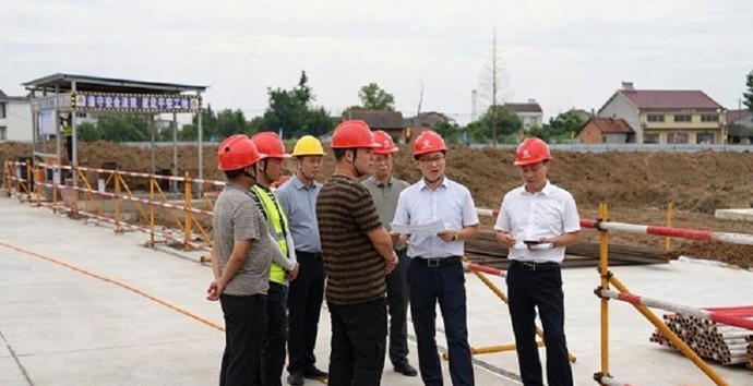 冷亮督导重点在建项目建设及安全生产工作