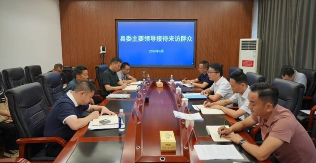 冷亮在县信访局坐班接访