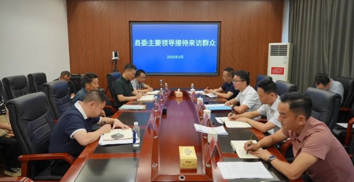 冷亮在县信访局坐班接访