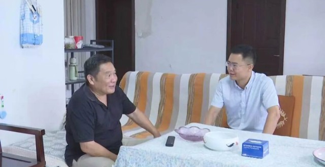 陈溢走访看望老领导、老同志